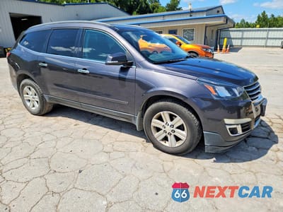 Czwarte zdjęcie samochodu z boku: 2014 CHEVROLET TRAVERSE LT VIN:1GNKVHKD0EJ369457 - miniatura