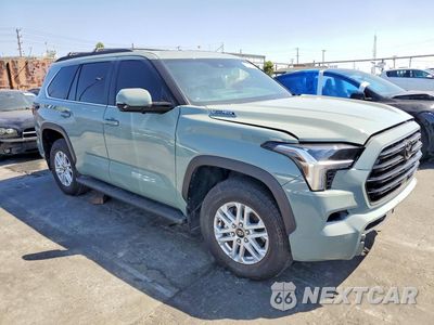 Czwarte zdjęcie samochodu z boku: 2025 TOYOTA SEQUOIA SR5 VIN:7SVAAABA1SX071043 - miniatura