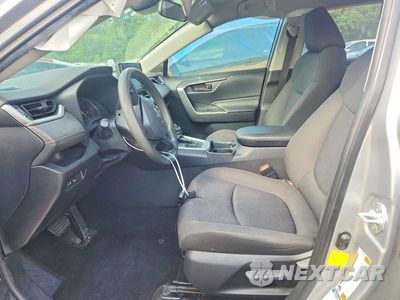 Zdjęcie 7 z 13 samochodu: 2019 TOYOTA RAV4 LE VIN:JTMF1RFVXKD040483 - miniatura