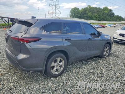 Trzecie zdjęcie samochodu z tyłu: 2024 TOYOTA HIGHLANDER LE VIN:5TDKDRAH0RS545812 - miniatura