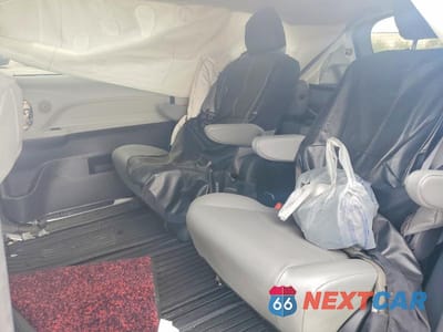 Zdjęcie 11 z 14 samochodu: 2022 TOYOTA SIENNA XLE VIN:5TDJRKEC5NS087049 - miniatura