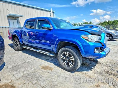 Czwarte zdjęcie samochodu z boku: 2016 TOYOTA TACOMA TRD SPORT VIN:5TFCZ5AN8GX037857 - miniatura