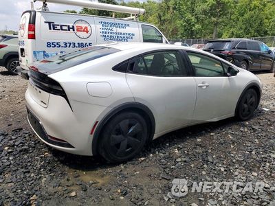 Trzecie zdjęcie samochodu z tyłu: 2023 TOYOTA PRIUS PRIME SE VIN:JTDACACU5P3000732 - miniatura