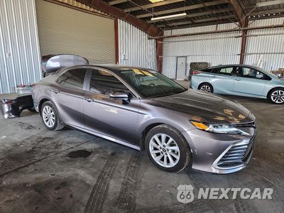 Czwarte zdjęcie samochodu z boku: 2022 TOYOTA CAMRY LE VIN:4T1C11AK4NU626808 - miniatura