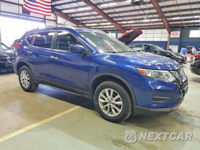 Czwarte zdjęcie samochodu z boku: 2017 NISSAN ROGUE SV VIN:5N1AT2MV0HC853405 - miniatura