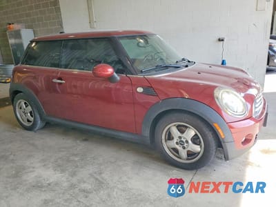 Czwarte zdjęcie samochodu z boku: 2009 MINI COOPER VIN:WMWMF33559TW74212 - miniatura