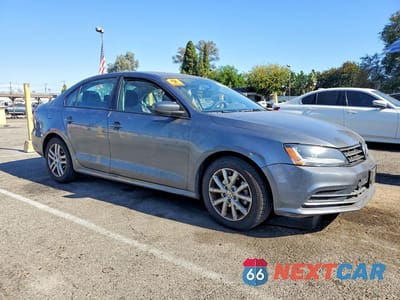 Czwarte zdjęcie samochodu z boku: 2018 VOLKSWAGEN JETTA S VIN:3VW167AJ6JM232553 - miniatura