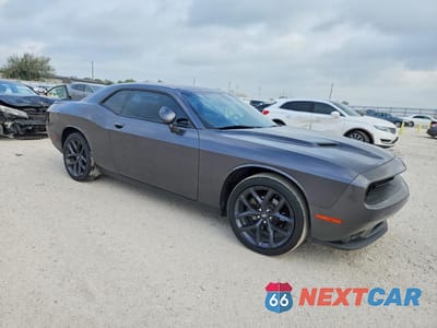 Czwarte zdjęcie samochodu z boku: 2020 DODGE CHALLENGER SXT VIN:2C3CDZAG9LH113015 - miniatura