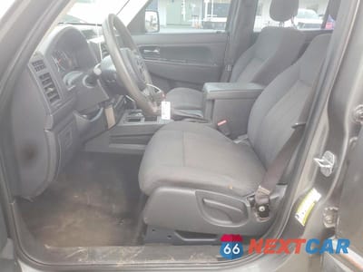 Zdjęcie 7 z 13 samochodu: 2012 JEEP LIBERTY SPORT VIN:1C4PJLAK8CW160464 - miniatura