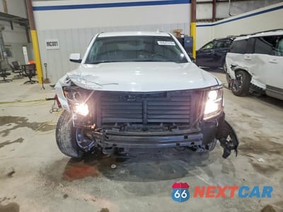 Piąte zdjęcie samochodu w środku: 2018 CHEVROLET TAHOE K1500 LT VIN:1GNSKBKC1JR132324 - miniatura