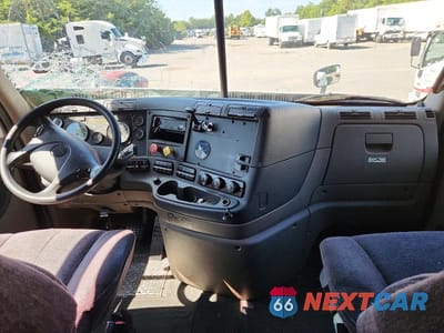 Zdjęcie 8 z 14 samochodu: 2015 FREIGHTLINER CASCADIA SEMI TRUCK VIN:1FUJGLD58FLFY2231 - miniatura