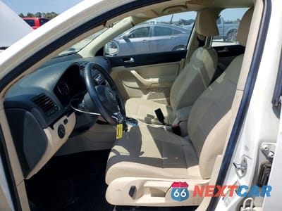 Zdjęcie 7 z 12 samochodu: 2010 VOLKSWAGEN JETTA SE VIN:3VWRX7AJ0AM046040 - miniatura