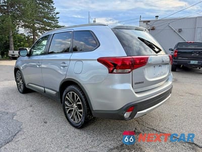 Trzecie zdjęcie samochodu z tyłu: 2016 MITSUBISHI OUTLANDER SE VIN:JA4AZ3A32GZ018262 - miniatura