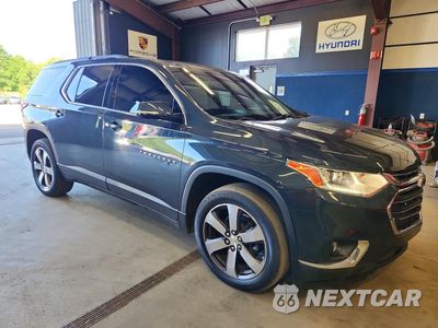 Czwarte zdjęcie samochodu z boku: 2019 CHEVROLET TRAVERSE LT VIN:1GNEVHKW5KJ145949 - miniatura