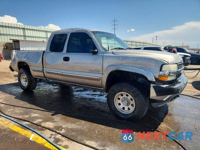 Czwarte zdjęcie samochodu z boku: 2001 CHEVROLET SILVERADO K2500 HEAVY DUTY VIN:1GCHK29101E319388 - miniatura