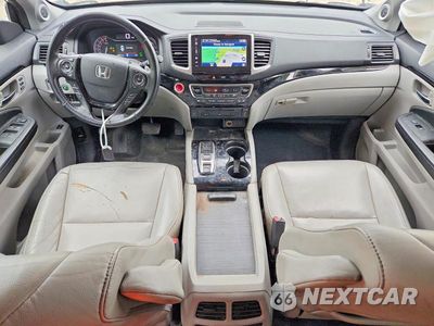 Zdjęcie 8 z 13 samochodu: 2017 HONDA PILOT TOURING VIN:5FNYF5H95HB014832 - miniatura