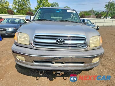 Piąte zdjęcie samochodu w środku: 2002 TOYOTA TUNDRA SR5 V8 VIN:5TBBT44112S244632 - miniatura