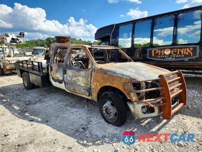 Czwarte zdjęcie samochodu z boku: 2014 FORD F550 SUPER DUTY VIN:1FD0W5HT1EEB58816 - miniatura