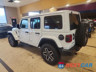 Drugie zdjęcie samochodu z przodu: 2026 JEEP WRANGLER SAHARA VIN:1C4PJXEG8TW254289 - miniatura