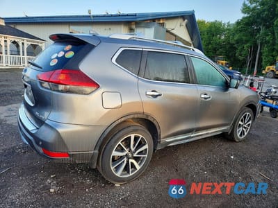 Trzecie zdjęcie samochodu z tyłu: 2020 NISSAN ROGUE SL VIN:5N1AT2MV1LC753337 - miniatura