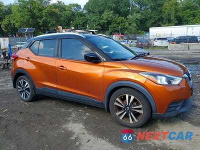 Czwarte zdjęcie samochodu z boku: 2020 NISSAN KICKS SV VIN:3N1CP5CV5LL479099 - miniatura
