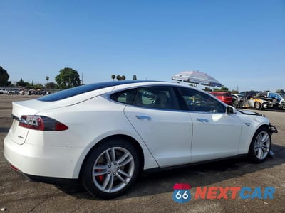 Trzecie zdjęcie samochodu z tyłu: 2015 TESLA MODEL S P90D VIN:5YJSA1V43FF100935 - miniatura