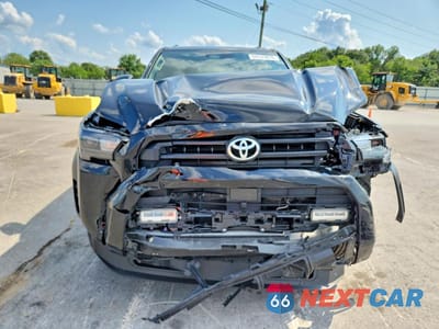 Piąte zdjęcie samochodu w środku: 2025 TOYOTA 4RUNNER SR5 VIN:JTEVA5BR7S5007640 - miniatura