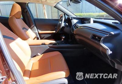 Piąte zdjęcie samochodu w środku: 2019 LEXUS UX 200 VIN:JTHY3JBH0K2013596 - miniatura