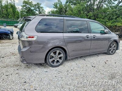 Trzecie zdjęcie samochodu z tyłu: 2018 TOYOTA SIENNA SE PREMIUM 8-PASSENGER VIN:5TDXZ3DC7JS960988 - miniatura