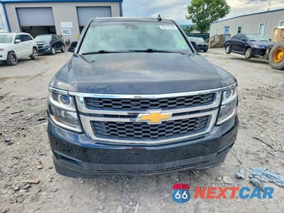 Piąte zdjęcie samochodu w środku: 2017 CHEVROLET SUBURBAN K1500 LT VIN:1GNSKHKCXHR240034 - miniatura