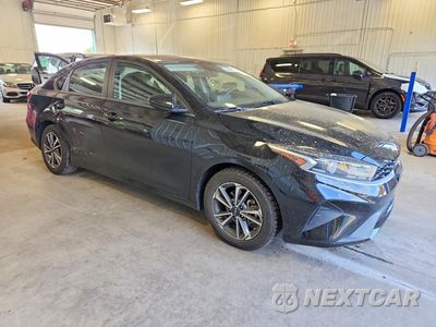 Czwarte zdjęcie samochodu z boku: 2024 KIA FORTE LXS VIN:3KPF24AD8RE793257 - miniatura