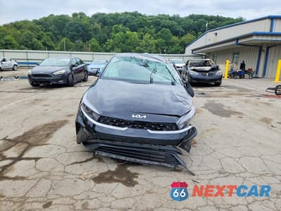 Piąte zdjęcie samochodu w środku: 2023 KIA FORTE LXS VIN:3KPF24AD6PE589263 - miniatura