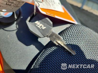 Zdjęcie 8 z 9 samochodu: 2024 KTM 690 SMC R VIN:VBKLSV403RM762760 - miniatura