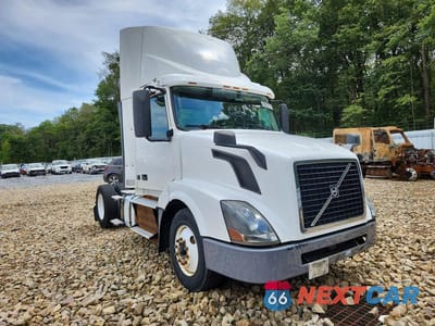 Czwarte zdjęcie samochodu z boku: 2017 VOLVO VNL SEMI TRUCK VIN:4V4N39TG1HN987964 - miniatura