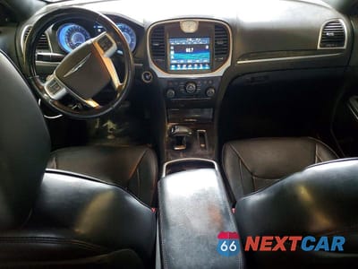 Zdjęcie 8 z 12 samochodu: 2014 CHRYSLER 300C VIN:2C3CCAKG8EH243969 - miniatura