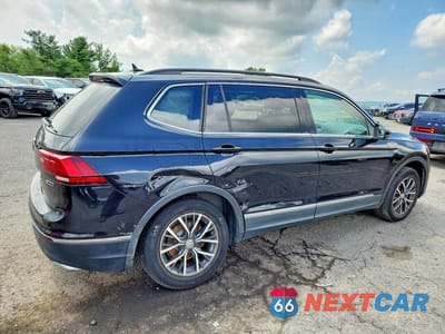 Trzecie zdjęcie samochodu z tyłu: 2020 VOLKSWAGEN TIGUAN SE VIN:3VV2B7AX2LM068097 - miniatura