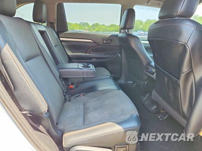 Zdjęcie 11 z 13 samochodu: 2019 TOYOTA HIGHLANDER LE PLUS VIN:5TDBZRFH3KS970537 - miniatura