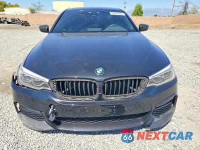 Piąte zdjęcie samochodu w środku: 2018 BMW M550XI VIN:WBAJB9C53JB035077 - miniatura