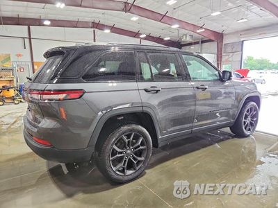 Trzecie zdjęcie samochodu z tyłu: 2025 JEEP GRAND CHEROKEE LIMITED VIN:1C4RJHBG2S8789575 - miniatura