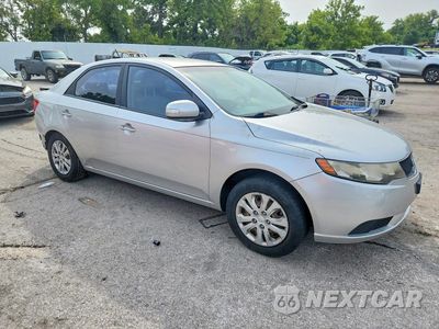 Czwarte zdjęcie samochodu z boku: 2010 KIA FORTE EX VIN:KNAFU4A27A5062132 - miniatura