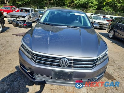 Piąte zdjęcie samochodu w środku: 2017 VOLKSWAGEN PASSAT SE VIN:1VWBT7A37HC031156 - miniatura