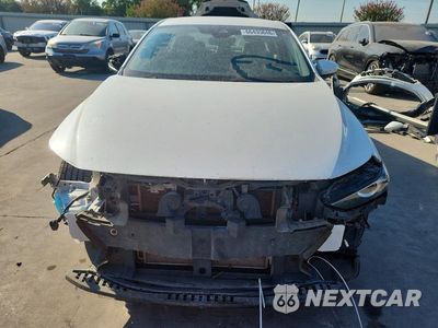 Piąte zdjęcie samochodu w środku: 2019 MAZDA 3 PREFERRED PLUS VIN:JM1BPACL6K1112055 - miniatura