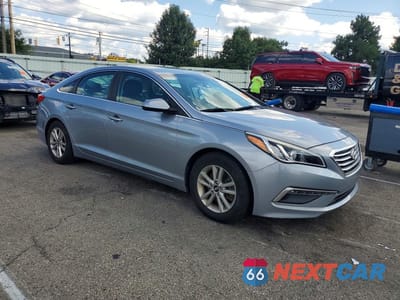 Czwarte zdjęcie samochodu z boku: 2015 HYUNDAI SONATA SE VIN:5NPE24AFXFH183462 - miniatura