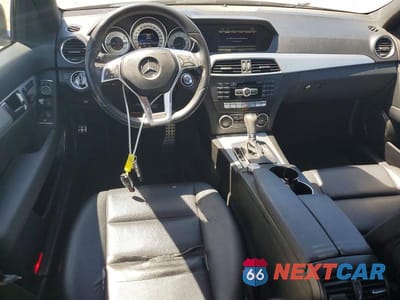 Zdjęcie 8 z 12 samochodu: 2013 MERCEDES-BENZ C 250 VIN:WDDGF4HB2DR244203 - miniatura