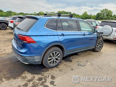 Trzecie zdjęcie samochodu z tyłu: 2019 VOLKSWAGEN TIGUAN SE VIN:3VV2B7AX7KM068921 - miniatura