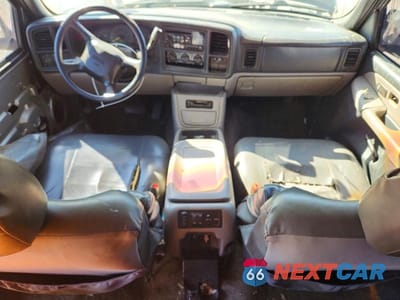 Zdjęcie 8 z 14 samochodu: 2001 CHEVROLET SUBURBAN C1500 VIN:3GNEC16T01G107025 - miniatura