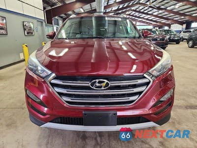 Piąte zdjęcie samochodu w środku: 2017 HYUNDAI TUCSON LIMITED VIN:KM8J3CA20HU309495 - miniatura