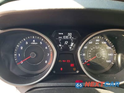Zdjęcie 9 z 12 samochodu: 2013 HYUNDAI ELANTRA LIMITED VIN:5NPDH4AE3DH299861 - miniatura