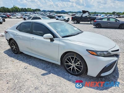 Czwarte zdjęcie samochodu z boku: 2022 TOYOTA CAMRY SE VIN:4T1G11AK8NU008358 - miniatura
