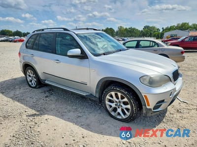 Czwarte zdjęcie samochodu z boku: 2011 BMW X5 XDRIVE35I VIN:5UXZV4C51BL409311 - miniatura
